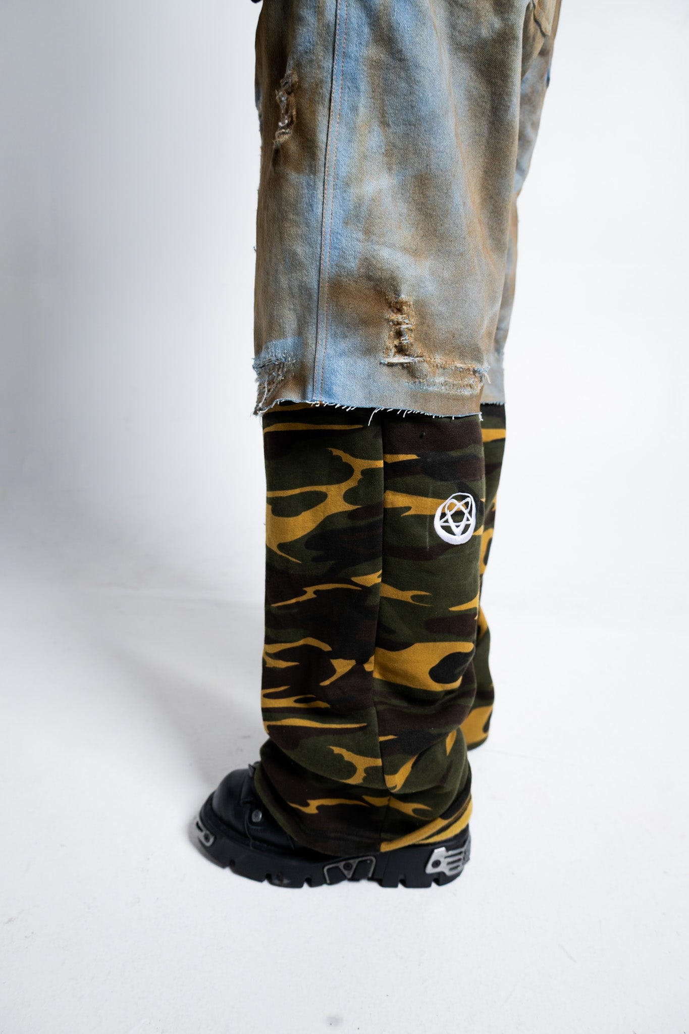 Vacant Hybrid Denim Pants ( Camo )